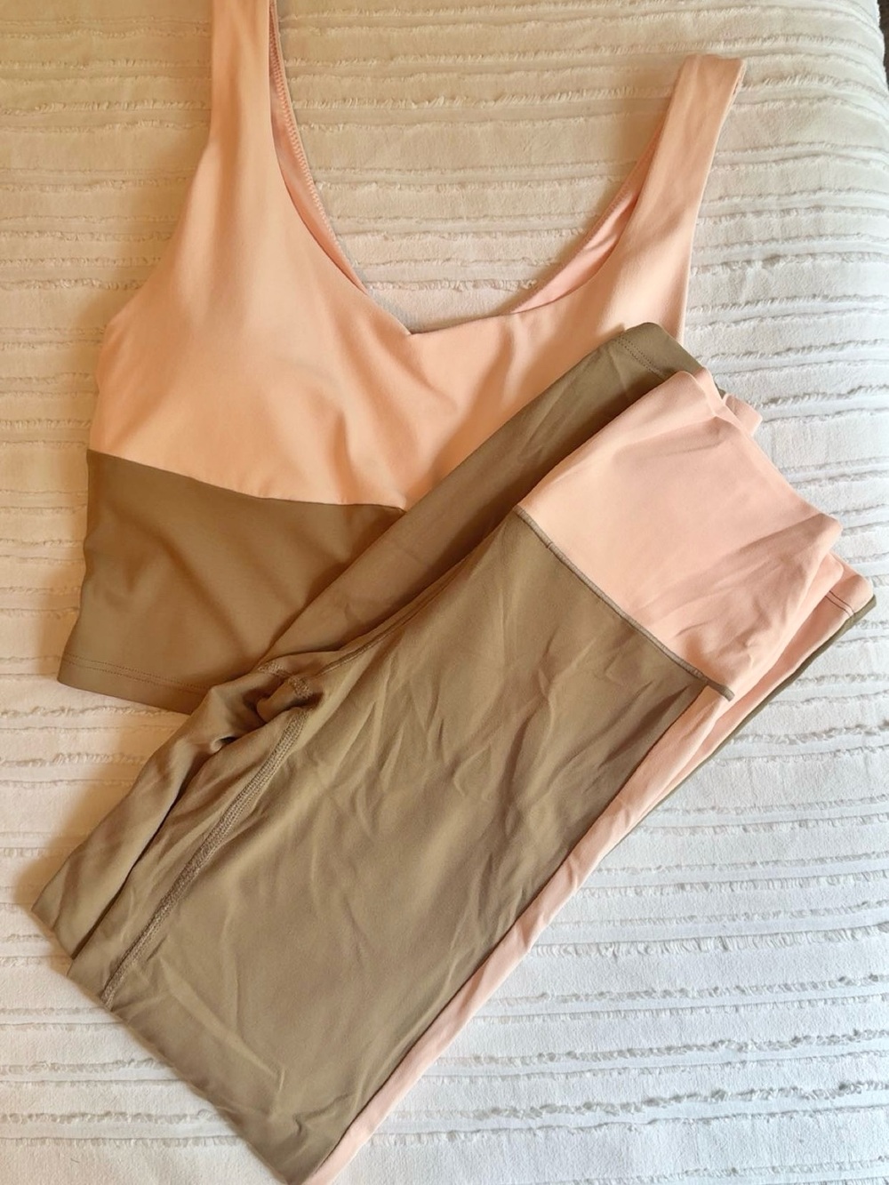 Old Navy Two-Tone Pink and Khaki Active Leggings Set